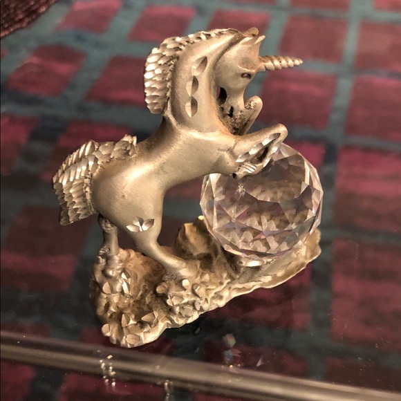 PEWTER UNICORN SCULPTURE WITH CRYSTAL BALL • CUTER PEWTER - Picture 4 of 7